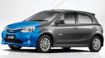 Friso Lateral Preto Escrita Cromo - Etios*