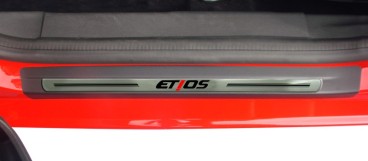 Soleira Resinada Etios Aço Escovado