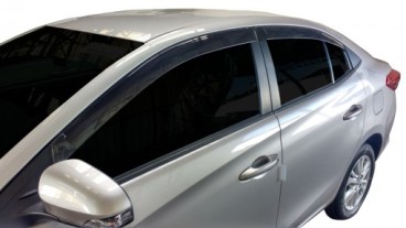 Calha de Chuva 4P Yaris Sedan 