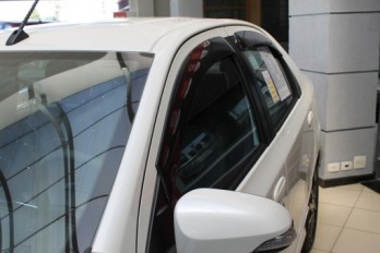 Calha de Chuva Hatch/Sedan Etios 